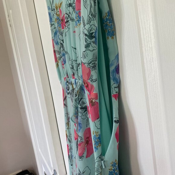 Floral & Flowy High- Low Green Dress with Floral Pattern Size S/M - Picture 10 of 12
